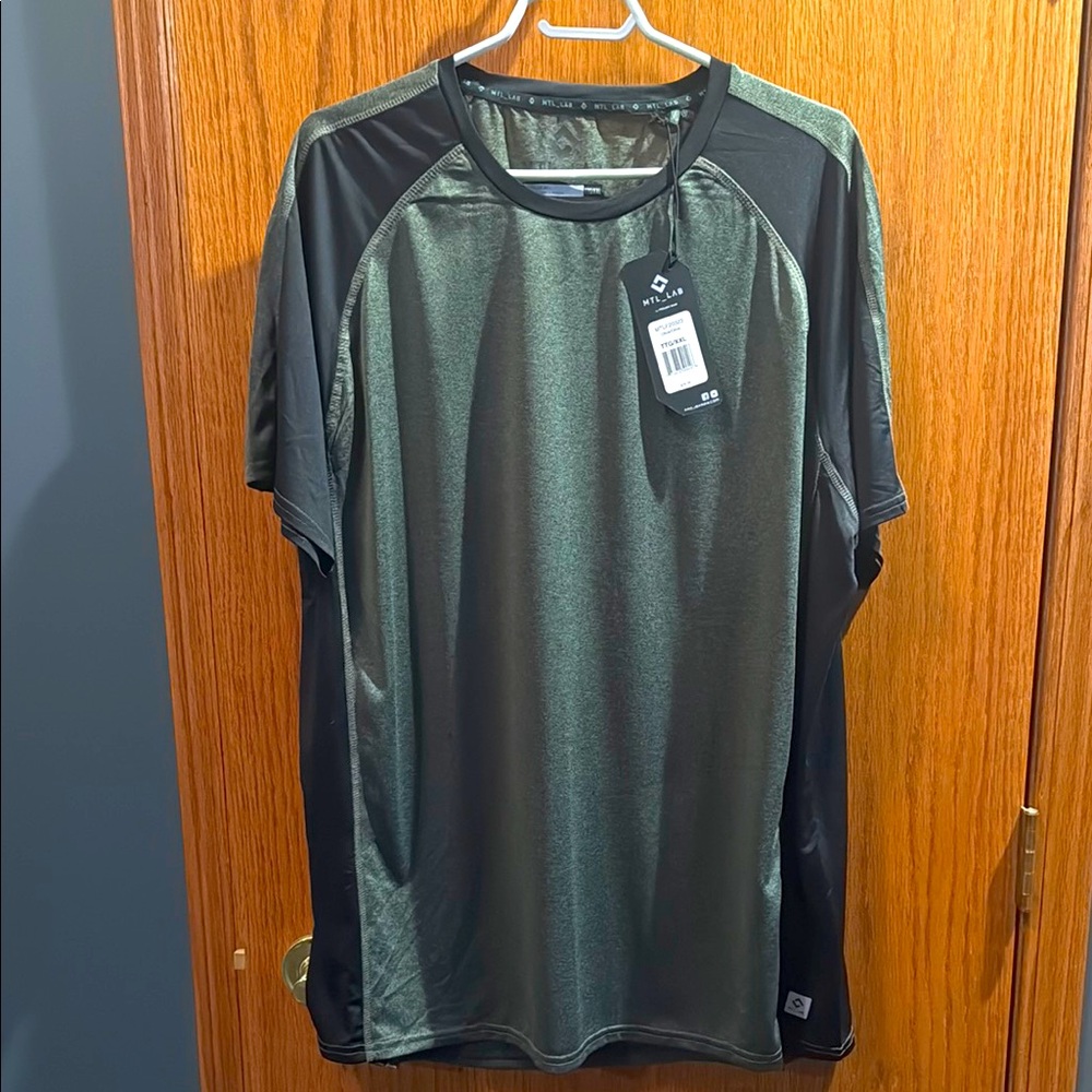 MTL LAB green/black t-shirt, moisture wicking, keeps you cool anti odour fabric.